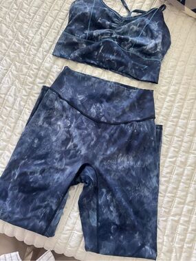 Gymshark Navy Tie-Dye Active Bra & Biker Shorts Set